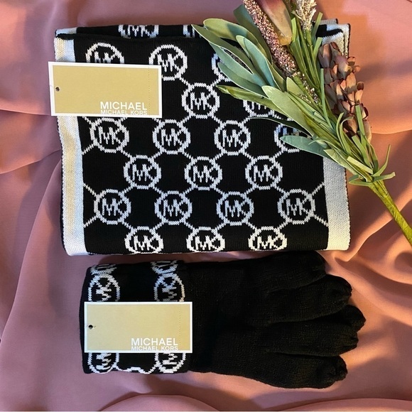 Michael Michael Kors New Jet Set Logo Knit Cuff Gloves & Scarf Black and White - Picture 1 of 2